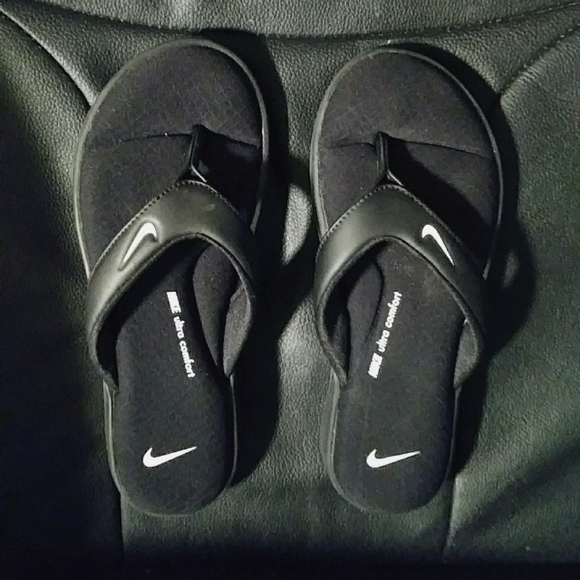 Nike Shoes - Thongs